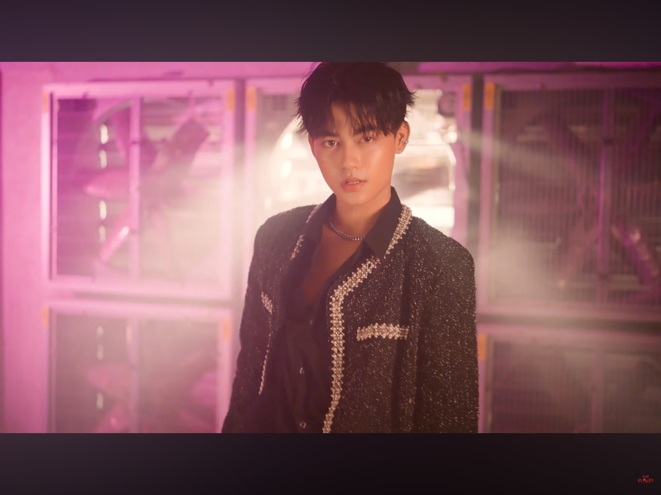 รับถ่ายวีดีโอ ทำ MV ตัดต่อคลิปถ่ายทำแฟชั่นไอเท็ม เครื่องแต่งกายแนวสตรีท