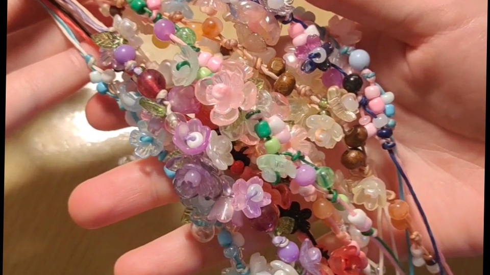 รับงาน custom กำไลเชือกเทียน หรือสามารถสั่งซื้อได้ทางไอจี @panpanstudio.shop