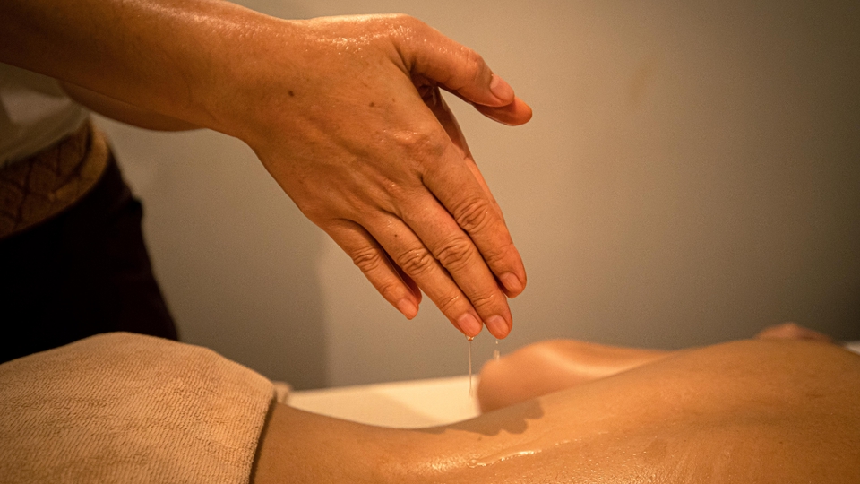 นวด - หัตโย นวดเพื่อสุขภาพ : นวดวอมออยล์ Warm oil massage พระราม 2 - 2