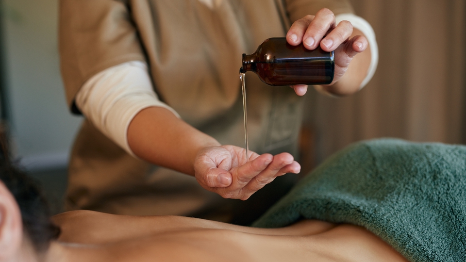 นวด - หัตโย นวดเพื่อสุขภาพ : นวดวอมออยล์ Warm oil massage พระราม 2 - 3