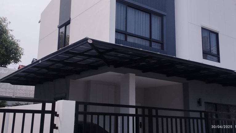 รับเหมาต่อเติมบ้าน หลังคาโรงรถ งานก่อสร้างบ้าน ช่างรับเหมา