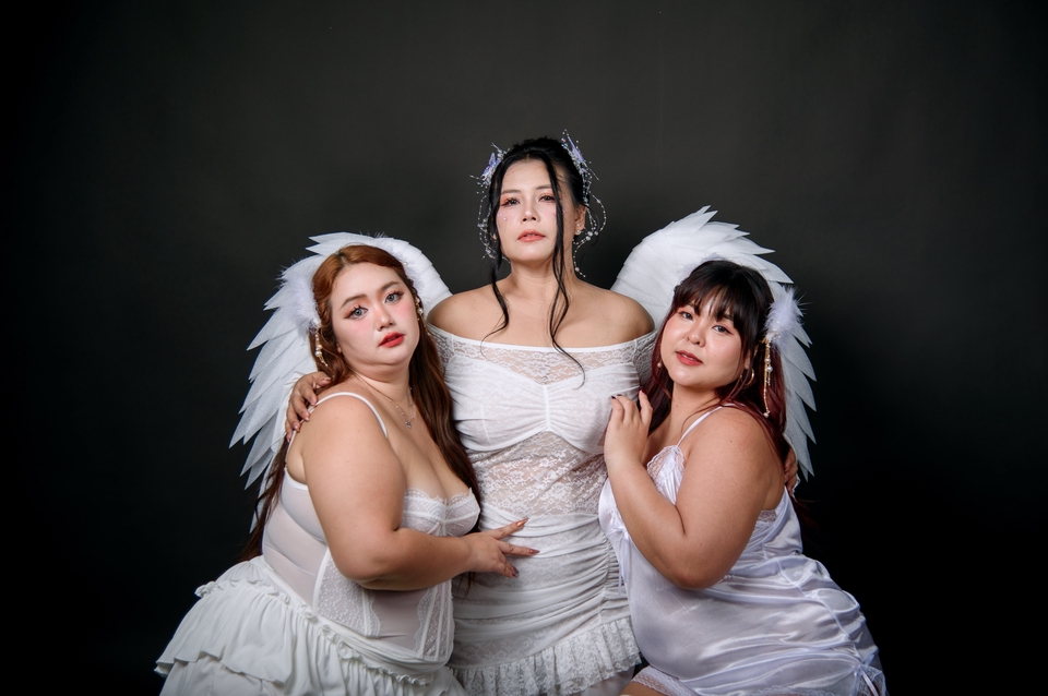 รับถ่ายภาพ portrait โดยช่างภาพมืออาชีพ ภาพนางฟ้า 3 คนใส่ชุดสีขาว ถ่ายภาพแนวสวยงาม