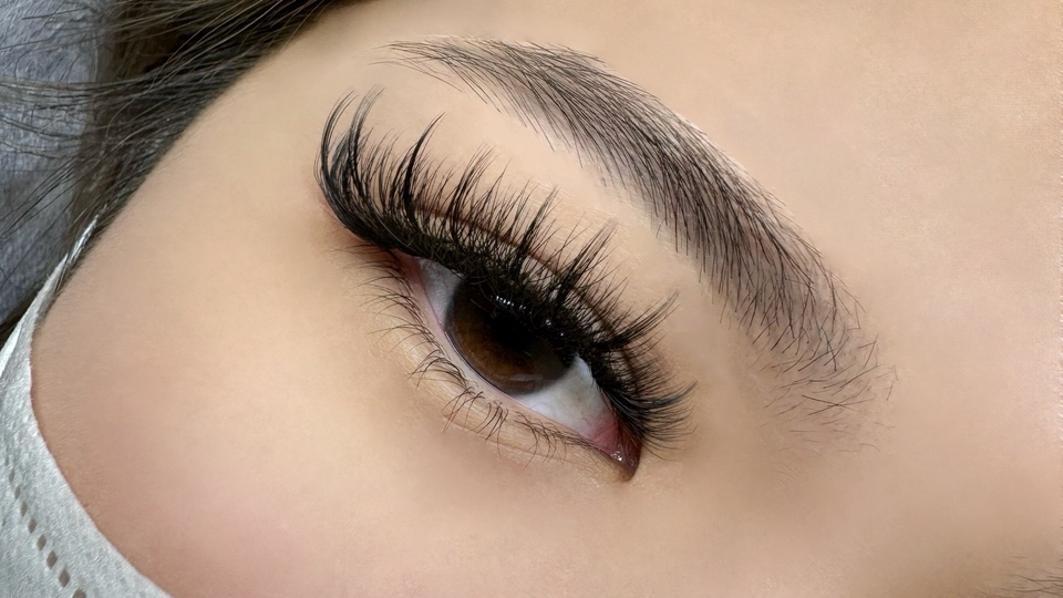 ต่อขนตา Kim K