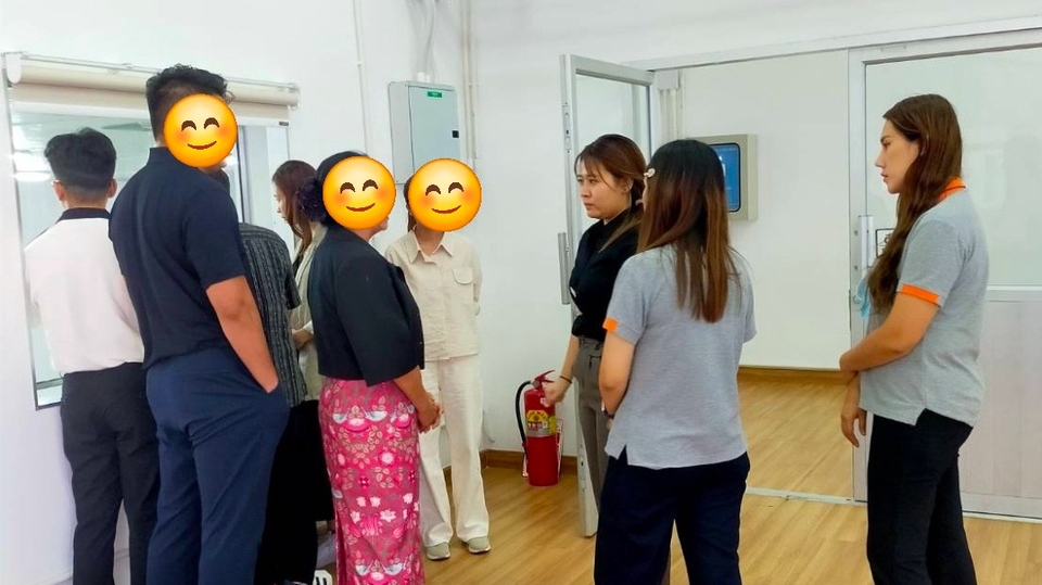 Customers visit factory F&B