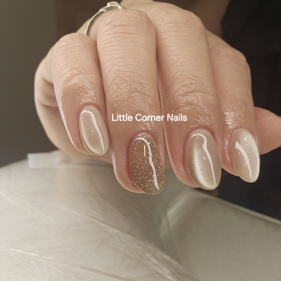 เล็บสีลูกแก้ว สลับสีแฟรช เพิ่มความหรูหรา เรียบหรูมากค่ะ