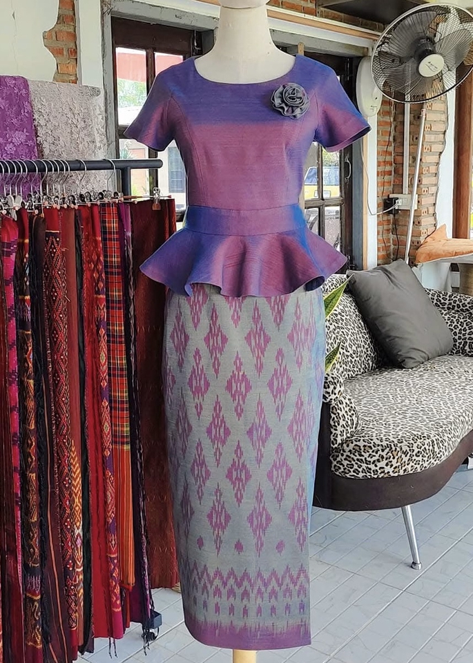 ออกแบบชุดไทยผ้าไหมยกดอก สีม่วงอมชมพู สวยหรูดูดี