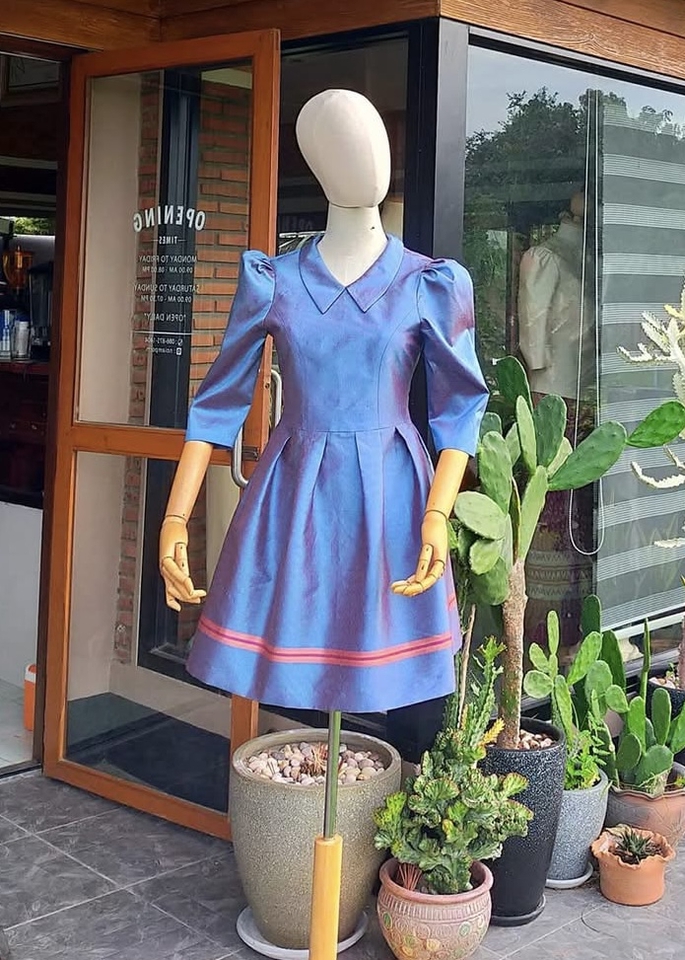 ออกแบบชุดเดรสผ้าไหมสีฟ้าสวยหรู