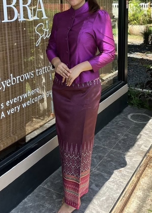 ออกแบบชุดไทยผ้าไหม สีม่วงสวยหรู