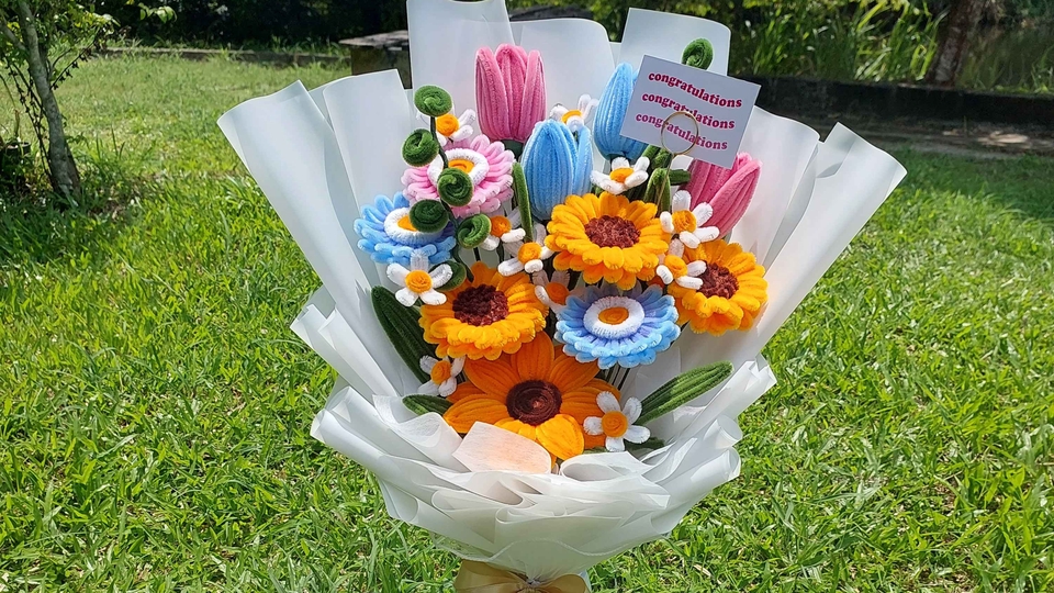 ช่อดอกไม้งานทำจากลวดกำมะหยี่ เป็นงานฝีมือล้วน