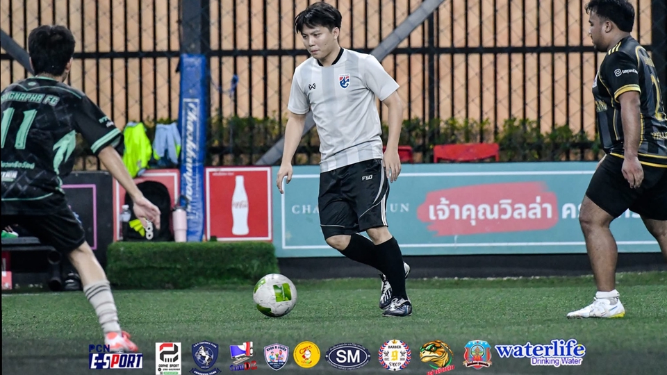 รับเตะบอล/แข่งบอล/ซ้อมบอล