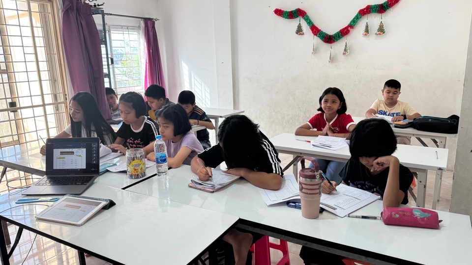 ประสบการณ์สอนมากกว่า 5 ปี ทั้งในสถาบันกวดวิชาและโรงเรียน