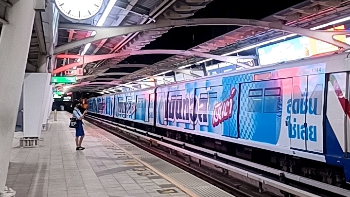 เหนื่อยใจหรือหนักใจกับความรู้สึกและงานอยู่ไหม? ฉันพร้อมรับฟังและช่วยคุณเดินผ่านมันไปด้วยกัน