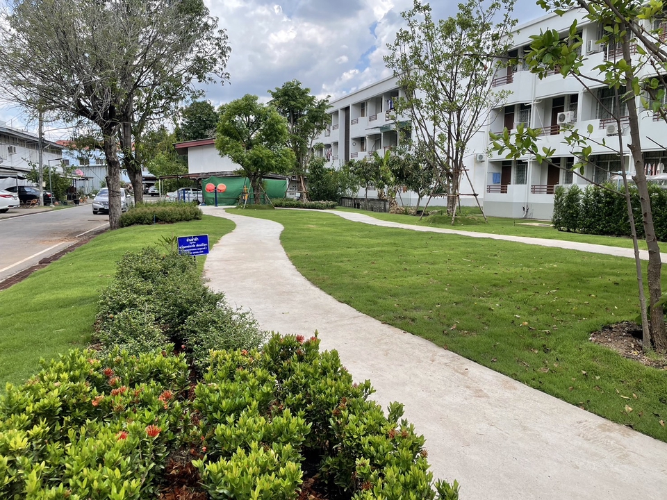 รับจัดสวนสวยสไตล์โมเดิร์น ออกแบบภูมิทัศน์ จัดสวนหน้าบ้าน