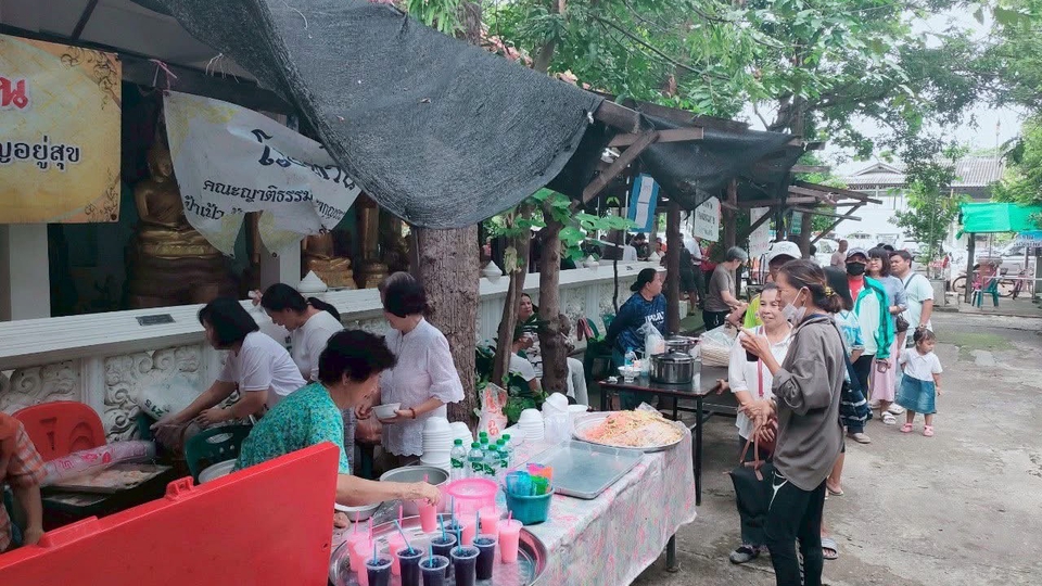 รับเปิดโรงทานเลี้ยงคนในวันพระ บุญหนัก บุญเยอะ ทำในนามชื่อลูกค้า ร้านลูกชิ้นทอด ร้านน้ำต่างๆ ร้านข้าว