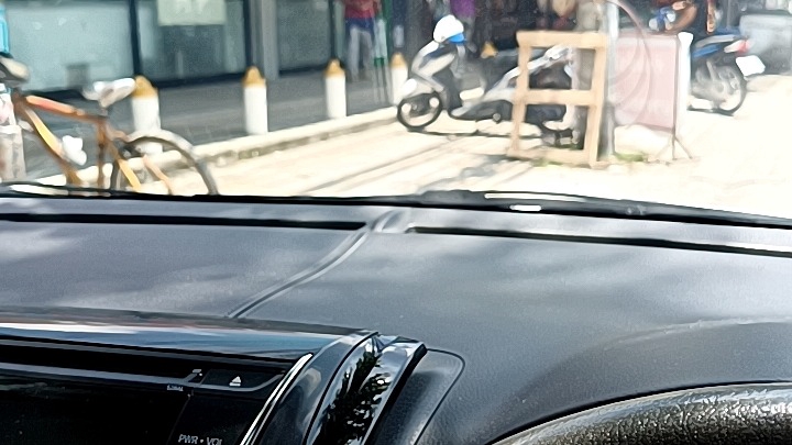 คุณลูกค้าที่ ไม่อยากขับรถ ไม่อยากเจอรถติด นั่งข้างหลังชิวๆ ทำงานชิวๆ สามารถจ้างผมไปขับรถให้ท่านได้ 