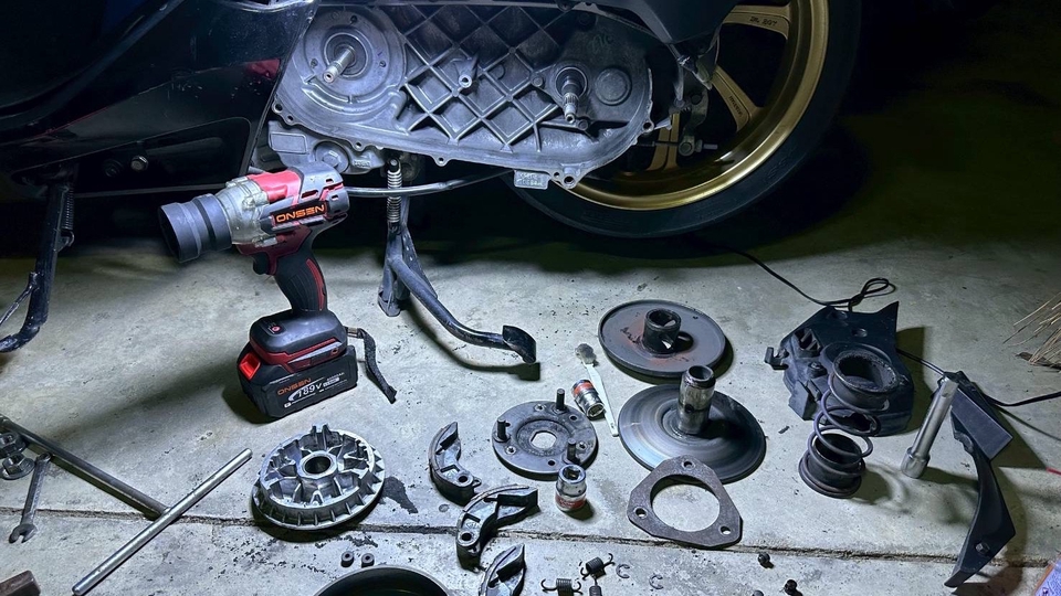 ล้างชุดข้าง ทำความสะอาดทุกชิ้น+อัดจารบีชามหลัง