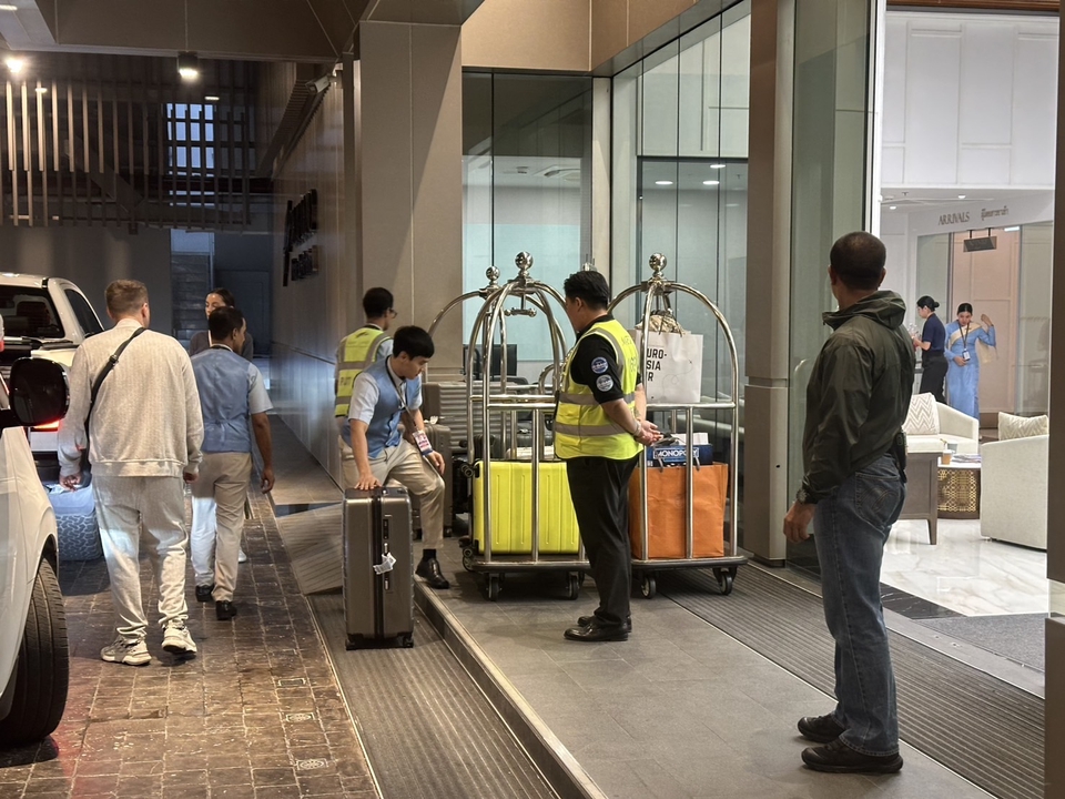 บริการคุ้มกันและรักษาความปลอดภัย พร้อมทีมงานดูแลลูกค้าอย่างมืออาชีพ พร้อมตรวจสถานที่ก่อนลูกค้ามาถึง