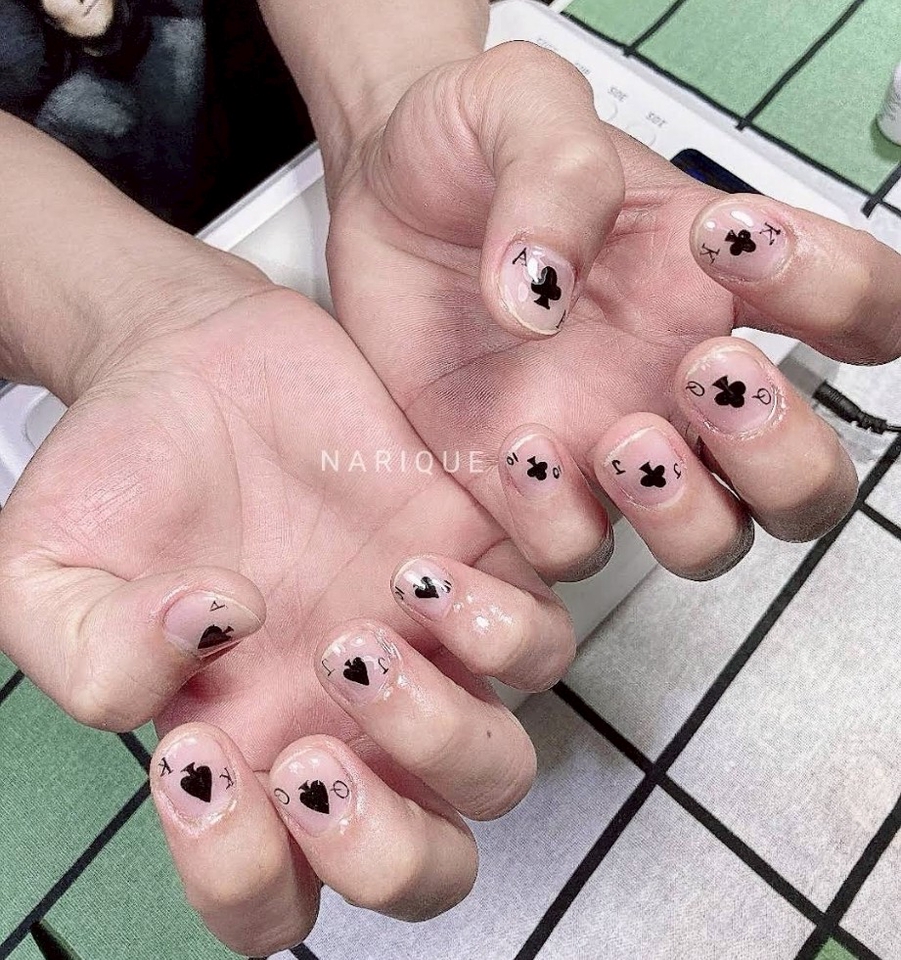 บริการทำเล็บที่บ้าน ดีไซน์ไพ่ ทําเล็บเจลสวยๆ