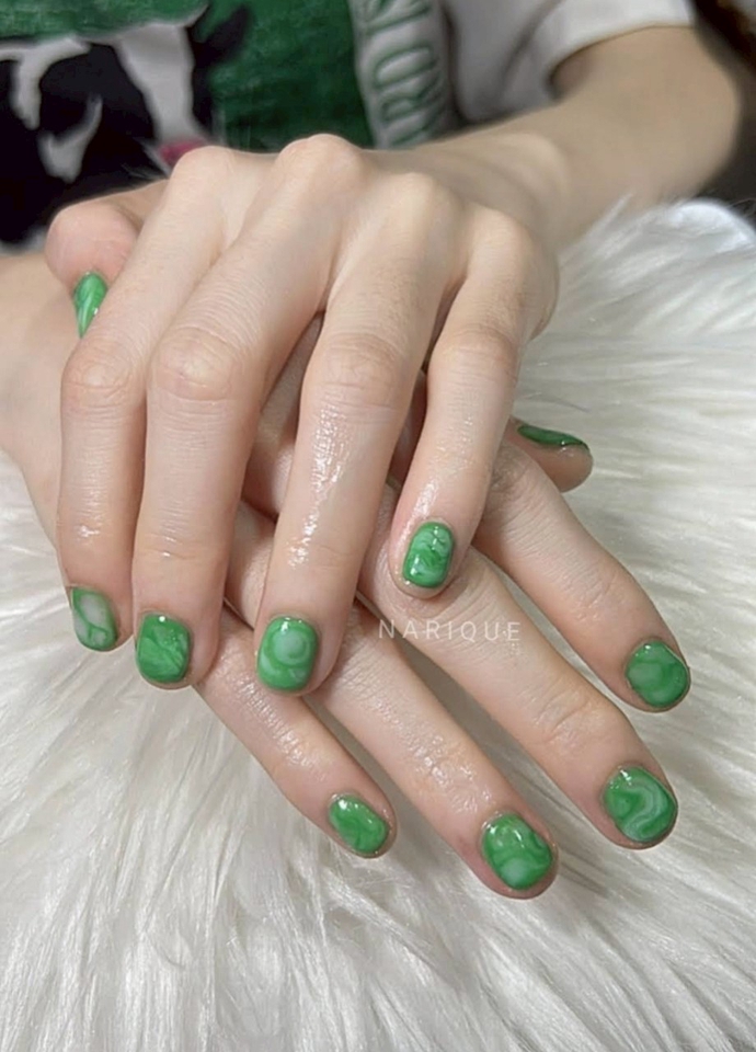 บริการทำเล็บที่บ้าน เจลทาเล็บสีเขียวลายหินอ่อน