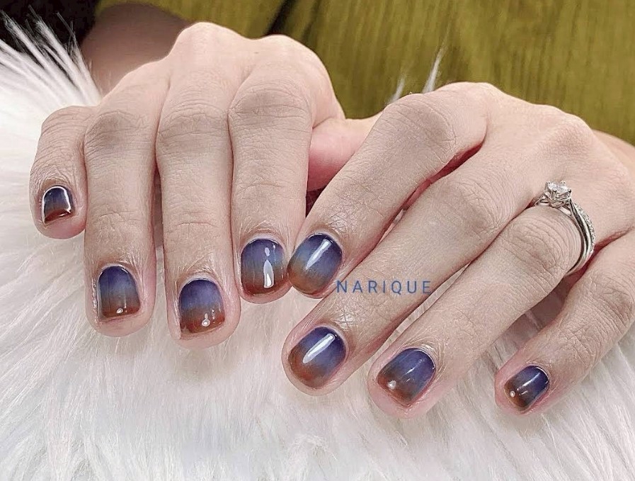 บริการทำเล็บที่บ้านสีไล่ระดับโทนน้ำตาลม่วงสวยหรู