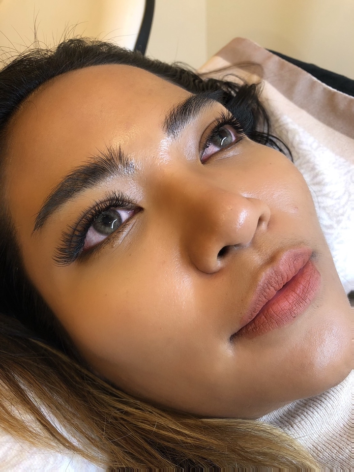 ต่อขนตาสวยๆ บริการถึงบ้าน