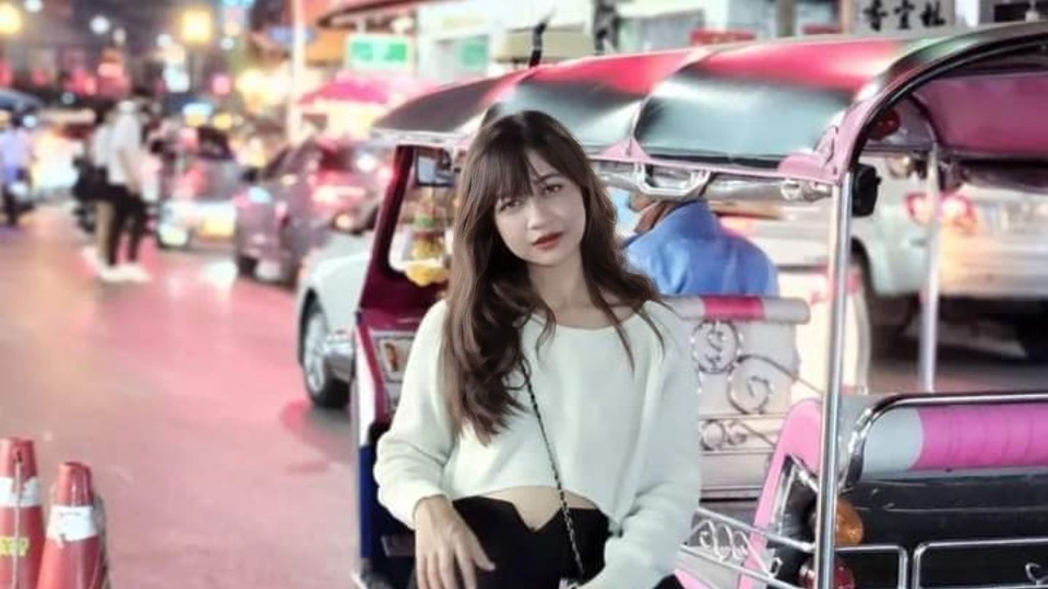 หาเพื่อนไปกินข้าว ดูหนัง ร้องเกะ เดินเล่น ถ่ายรูปให้ได้ค่ะ สายลุย สายเดินค่ะ จ้างได้เลยนะคะ