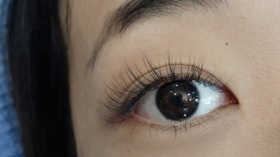 ต่อขนตาที่บ้าน สวยเป็นธรรมชาติ