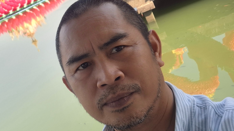 รถเช่าพร้อมคนขับนำพาเที่ยวตามสถานที่ต่างๆ พร้อมถ่ายรูปให้ดูแลดูดคนในครอบครัว