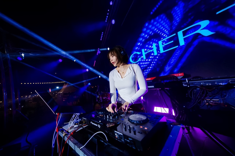 ดีเจเปิดเพลง ดีเจผู้หญิงเปิดเพลง ดีเจงานแต่ง ดีเจผู้หญิง djสาวสวย djchertam ดีเจเชอร์แตม