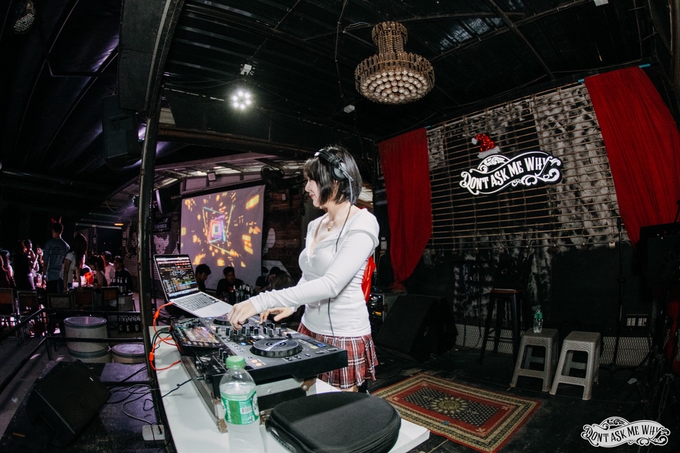 ดีเจเปิดเพลง ดีเจผู้หญิงเปิดเพลง ดีเจงานแต่ง ดีเจผู้หญิง djสาวสวย djchertam ดีเจเชอร์แตม