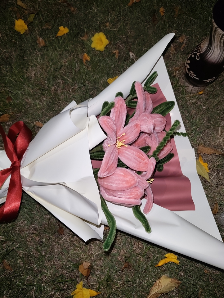 รับทำช่อดอกไม้กำมะหยี่แบบคัสตอม เพียงแค่คุณขอมา เราก็พร้อมรังสรรให้