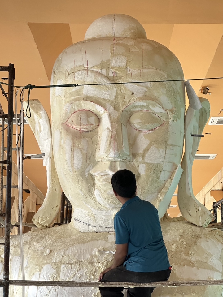 แกะโฟมพระพุทธรูป 11 เมตร