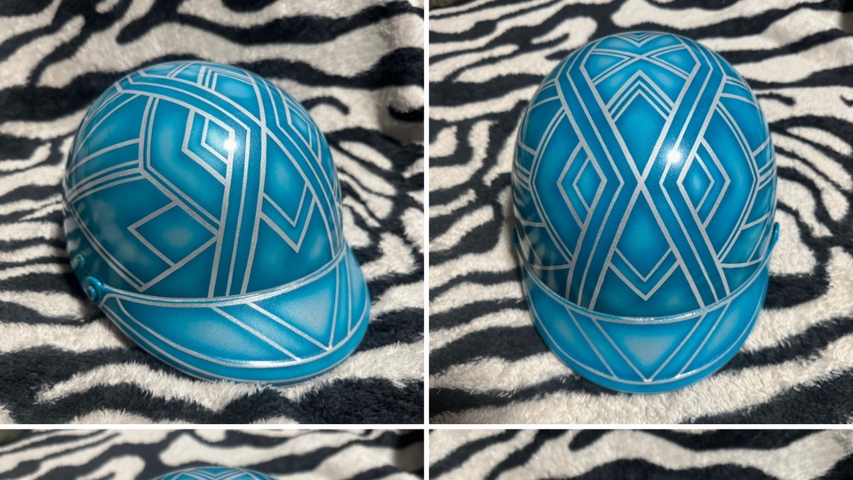 งานเพ้นหมวกกันน๊อค ด้วยแอร์บรัช