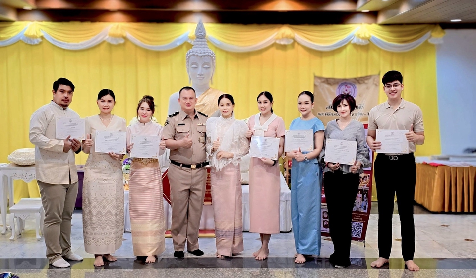 ทีมงานพิธีกรมืออาชีพมากประสบการณ์ รับใบประกาศจบหลักสูตร