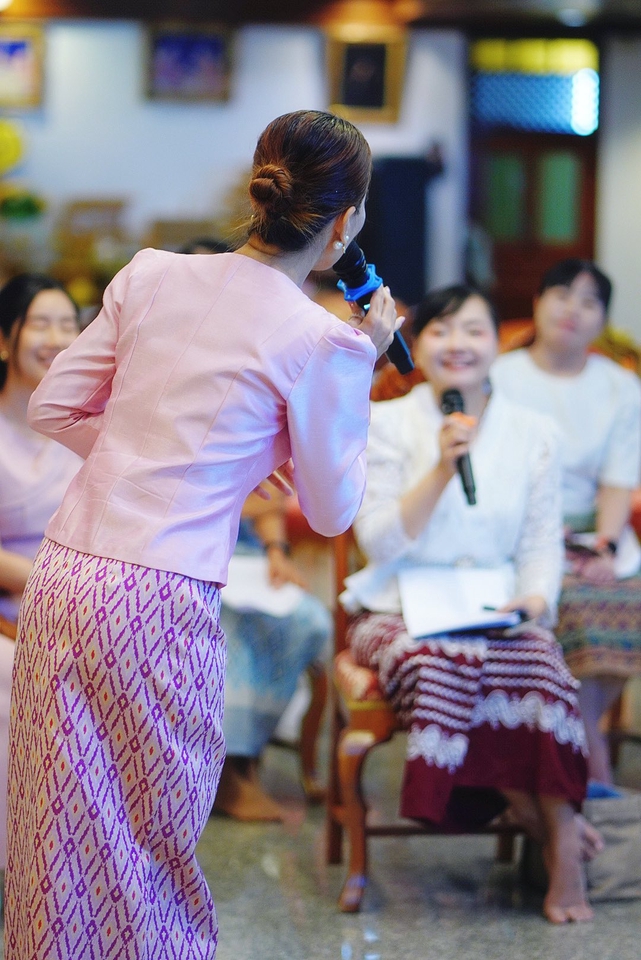 พูดบนเวที เตรียมพร้อมสำหรับงานพิธีกร มีสไตล์การพูดที่น่าสนใจ ดึงดูดผู้ฟัง บริการพิธีกรครบวงจร