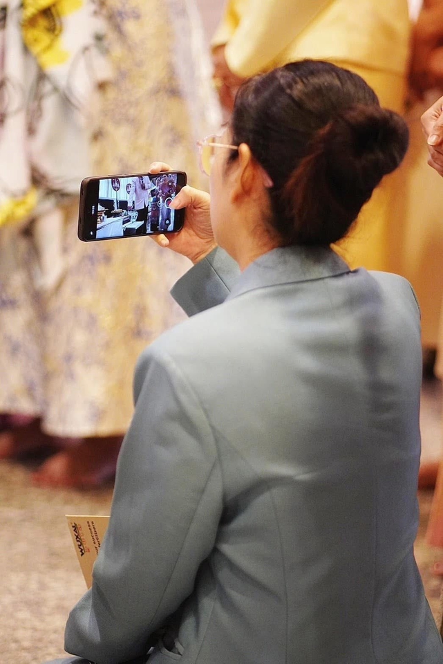 รูปภาพหน้าจอโทรศัพท์มือถือ ขณะชมงาน