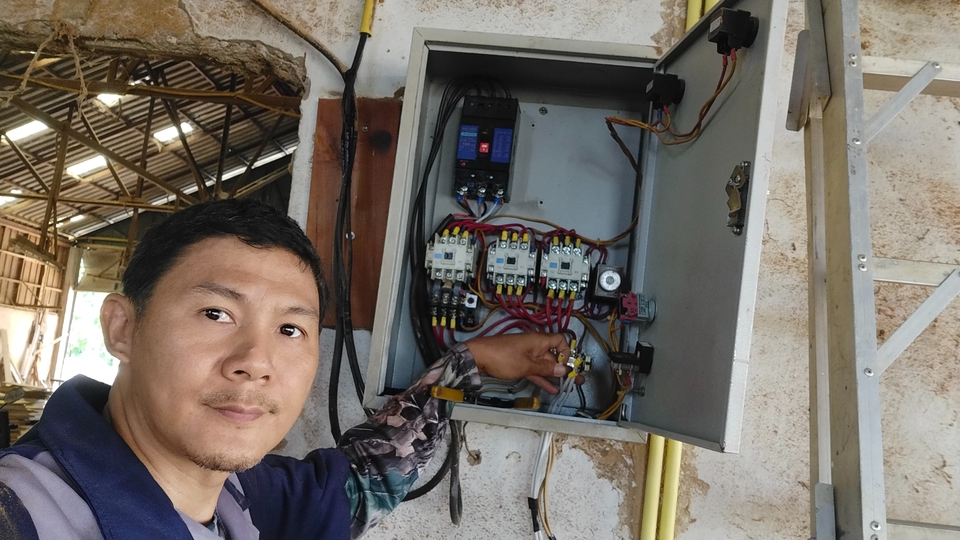 ตู้คอนโทรล เครื่องเลื่อยสายพานมอเตอร์ 20 แรงม้า