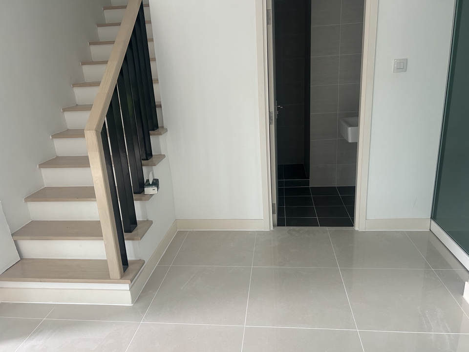 ยิงซิลิโคลนซัพวงกบประตู