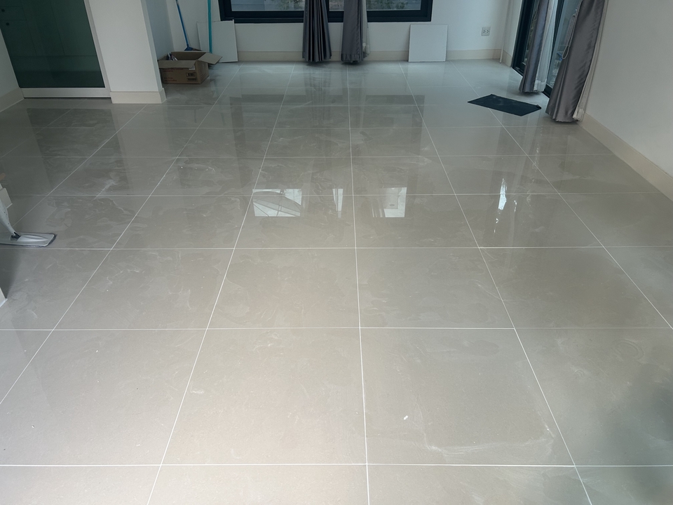 ยาแนวกระเบื้องพื้นห้องโถง