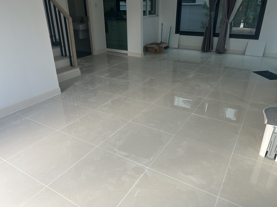 งานยาแซะร่องยาแนวกระเบื้องเก่าห้องโถงและยาแนวใหม่