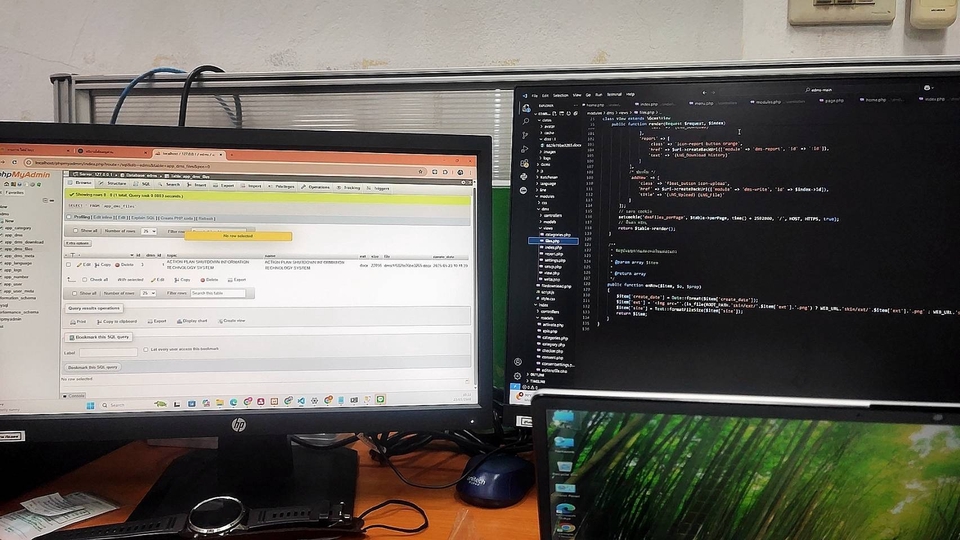 รับออกแบบเว็บไซต์และฐานข้อมูล โดยภาษาที่เขียนได้จะมี PHP HTML JavaScript ฐานข้อมูลจะเป็น PHPPYADMIN