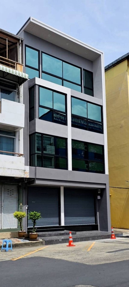 ออกแบบตกแต่งภายในและภายนอก - ออกแบบและรีโนเวท สำนักงานรามคำแหง ซอย 104 - 2