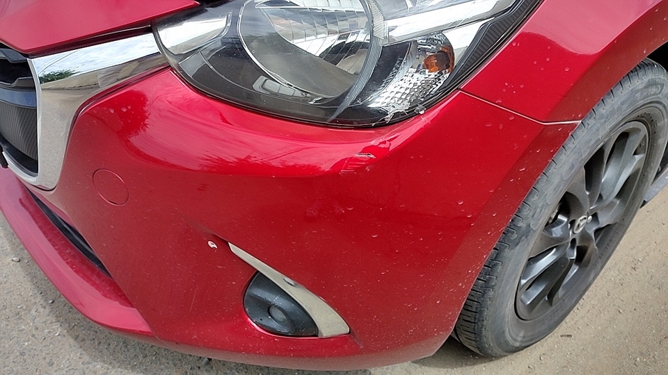 จ้างคนขับรถรายวัน บริการคนขับรถส่วนตัว รถยนต์สีแดง