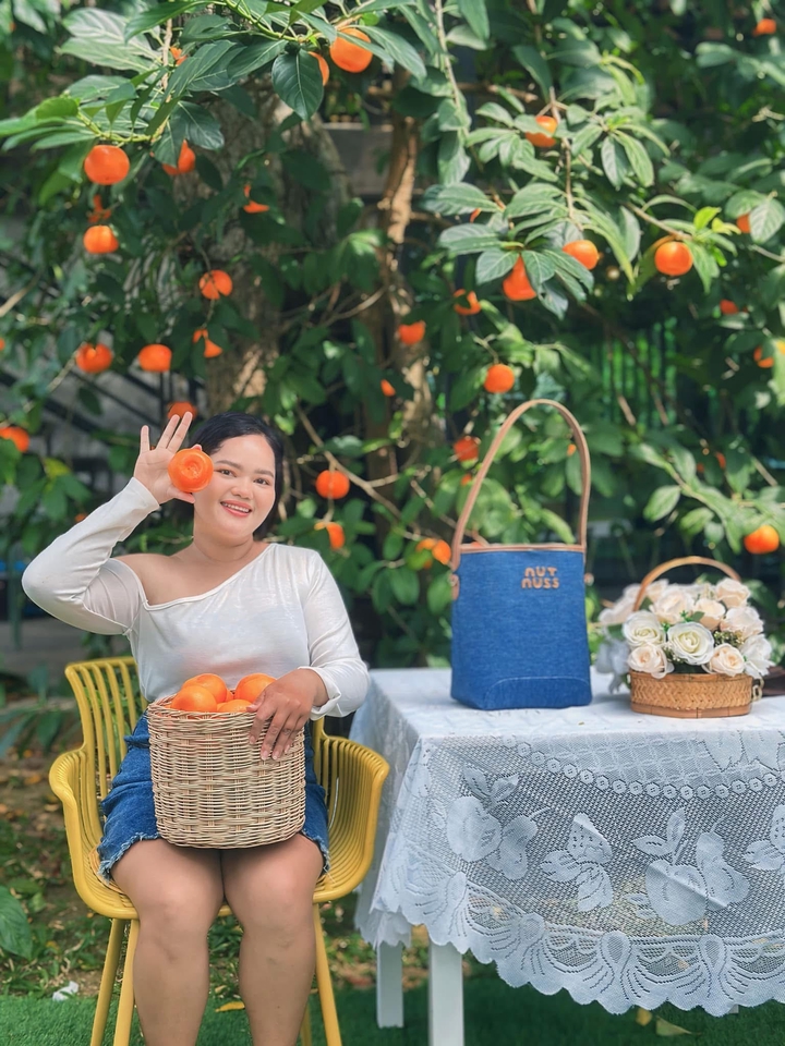 นางแบบมือสวยถ่ายภาพสินค้า รับงานนางแบบรีวิวเสื้อผ้า