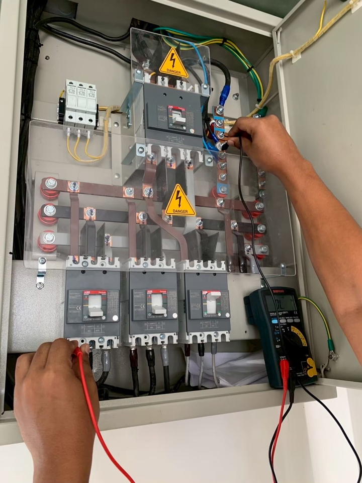 ช่างไฟฟ้าตรวจสอบระบบไฟฟ้าภายในบ้าน  รับเหมาไฟฟ้า เดินสายไฟ