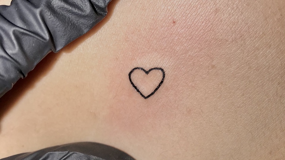 ออกแบบลายสักมินิมอลรูปหัวใจ