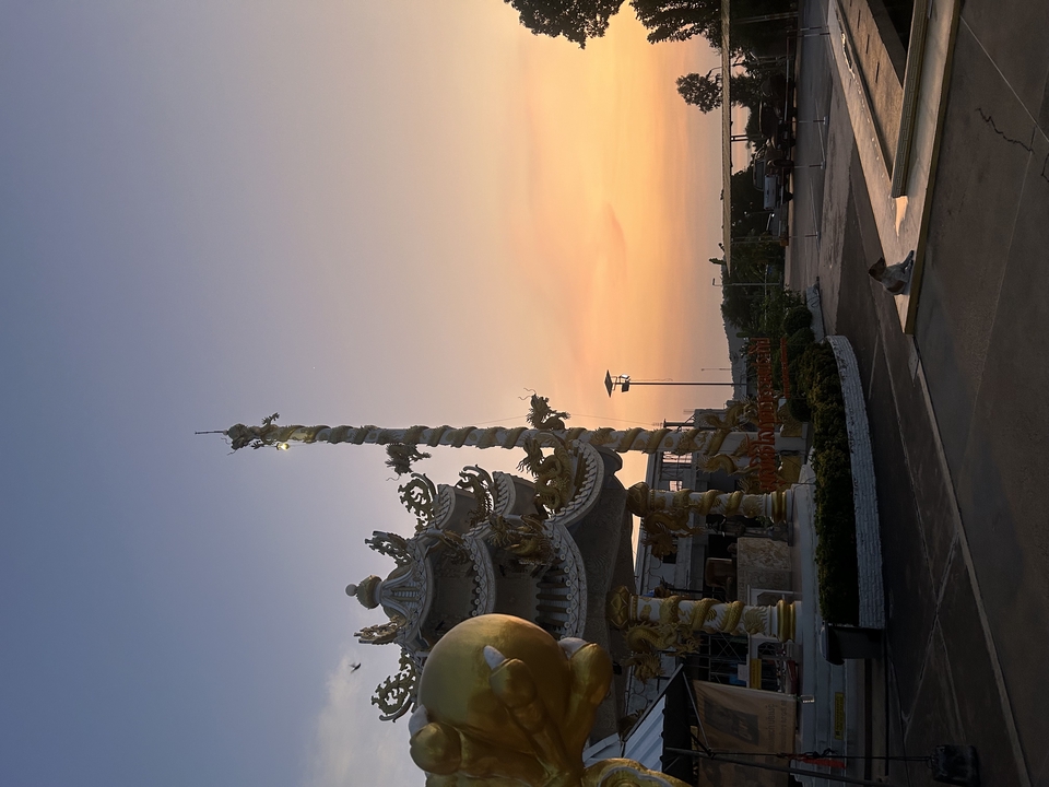 เช่ารถพร้อมคนขับ - รับจ้างพาเที่ยวชลบุรีแถว บางแสน บางพระ 1 วัน ตั้งแต่เช้า - เย็น - 3