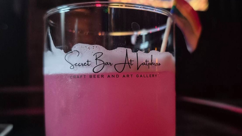 ชวนกันไปเที่ยวบาร์เลสเป็นเพื่อน พร้อมแนะนำบาร์เลสสำหรับคนที่ไม่เคยไป