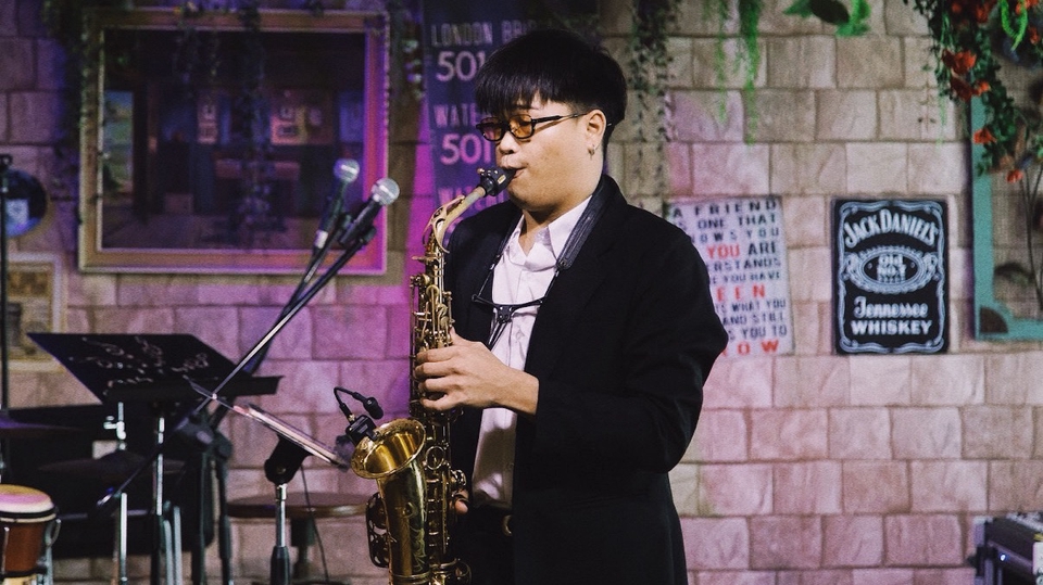 แซกโซโฟนบรรเลง สร้างสีสันในงานของคุณ🎷✨