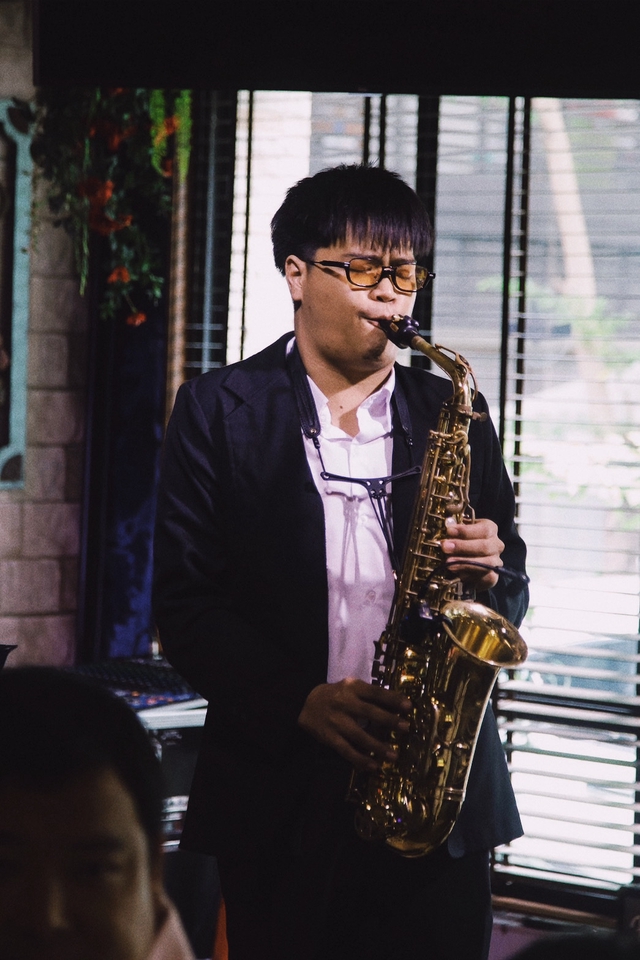 จ้างวงดนตรีแจ๊ส นักดนตรีแซ็กโซโฟนมืออาชีพ กรุงเทพ